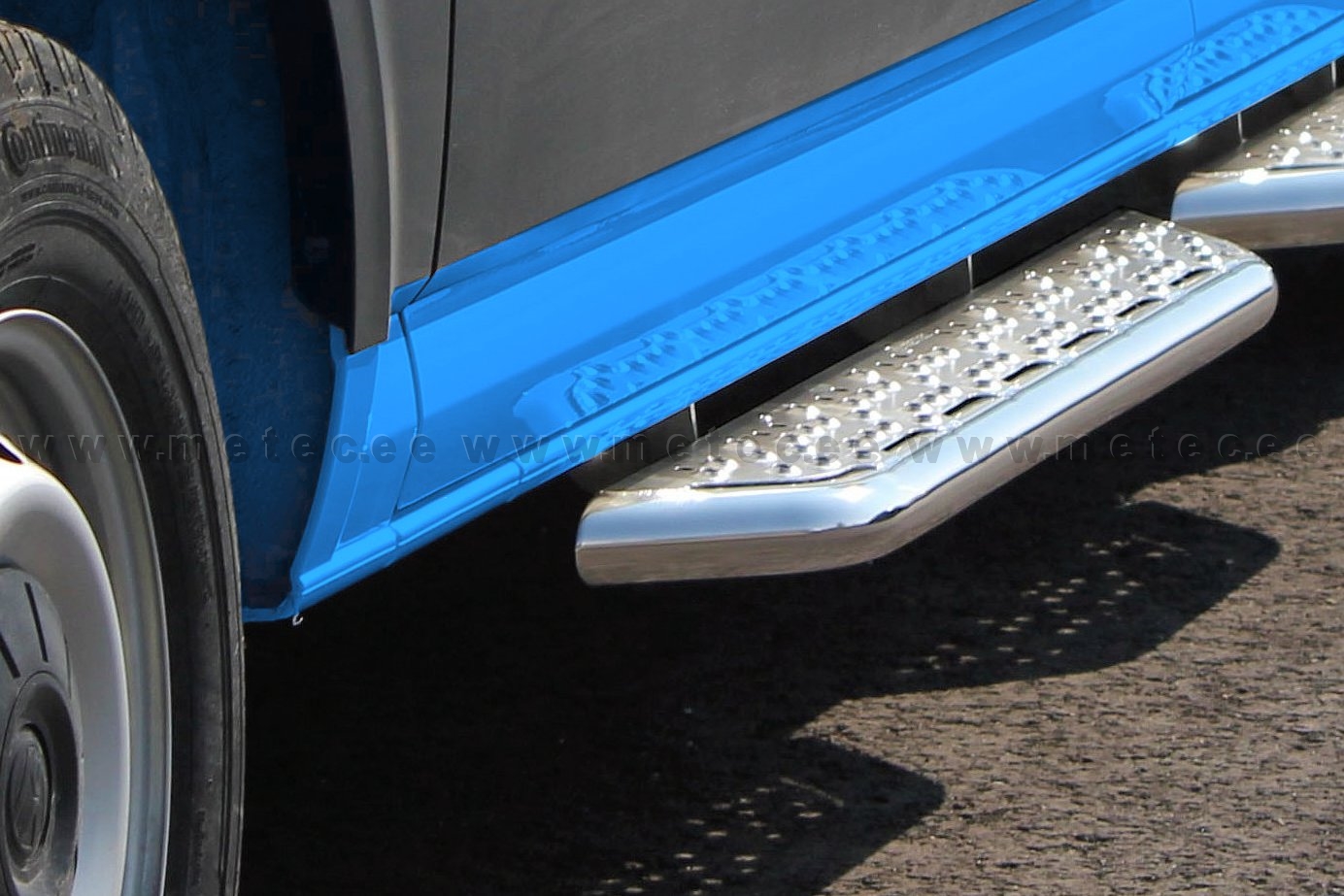  "VANTour" fellépő, oldalajtóval